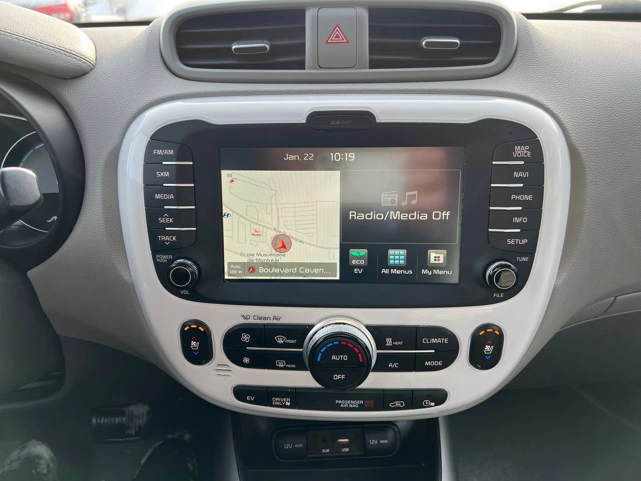 2016 Kia Soul EV Luxury**Jamais Accidentee**NAVIGATION**CUIR**SIEGES CHAUFFANTS AVANT ET ARRIERE**SIEGES FROIDS**VOLANT CHAUFFANT**MAGS** Main Image