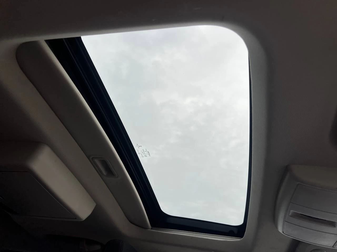 2017 Dodge Journey SXT**TOIT OUVRANT**CAMERA DE RECUL**SIEGES CHAUFFNATS**NAVIGATION**MAGS** Image principale