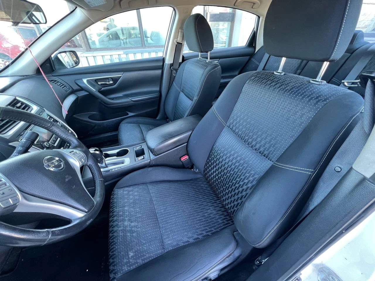 2016 Nissan Altima 2.5**Camera de recul**ALERTE ANGLE MORT**SIEGES CHAUFFANTS**MAGS**PUSH TO START** Image principale