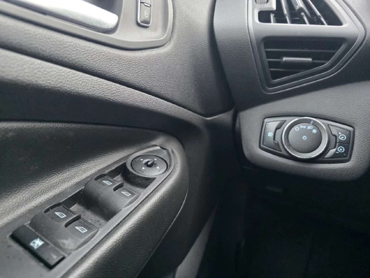 2013 Ford Escape **JAMAIS ACCIDENTEE**TRES BAS KILO**58 000KM**CERTIFIEE**SIEGES CHAUFFANTS**MAGS**EN SPECIAL** Image principale