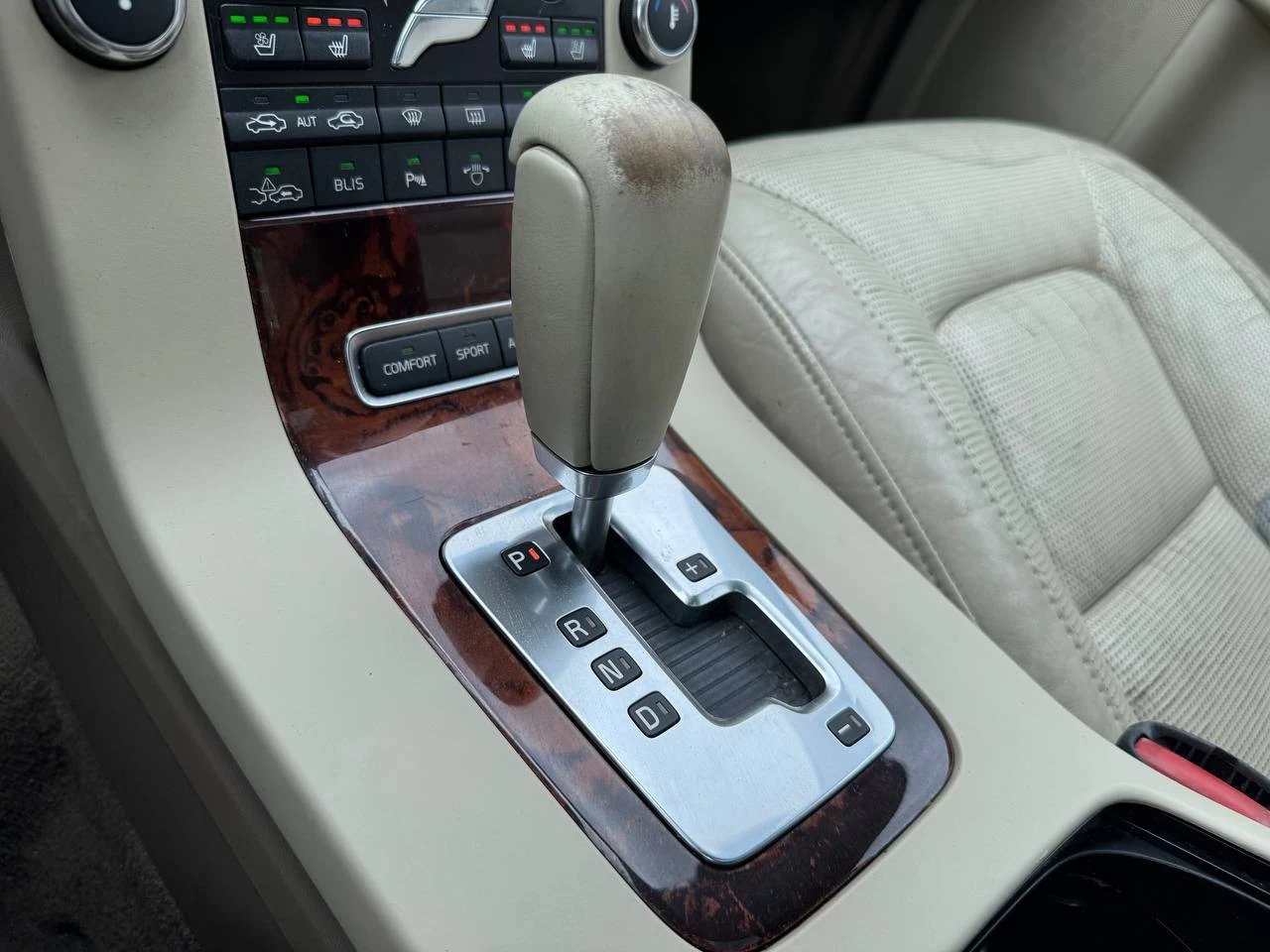 2008 Volvo S80 S80 3.2 AWD **TOIT OUVRANT**SIÈGES VENTILLÉS & CHAUFFANTS**CUIR**DÉTECTEUR D'ANGLES MORTS**PUSH TO START**KEYLESS ENTRY**RÉGULATEUR DE VITESSE ADAPTATIF**SIÈGES ÉLÉCTRIQUES** Image principale