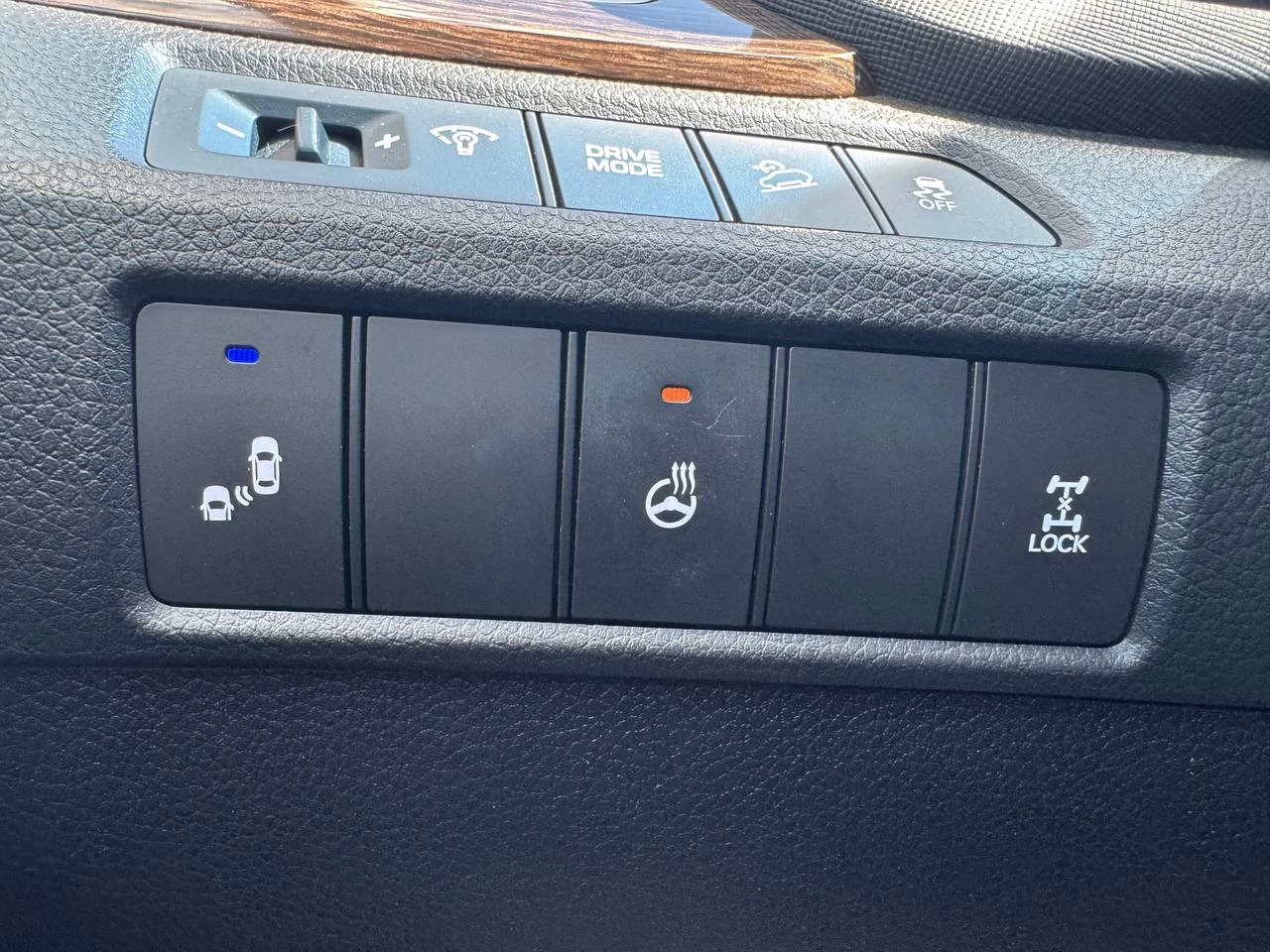2017 Hyundai Santa Fe Sport SE**AWD**SAAQ CERTIFIEE**TOIT OUVRANT PANORAMIQUE**SIEGE EN CUIR**CAMERA DE RECUL**SIEGES CHAUFFNATS AVANT ET ARRIERE**Volant Chauffant**Alerte d'angle Mort**MAGS** Main Image