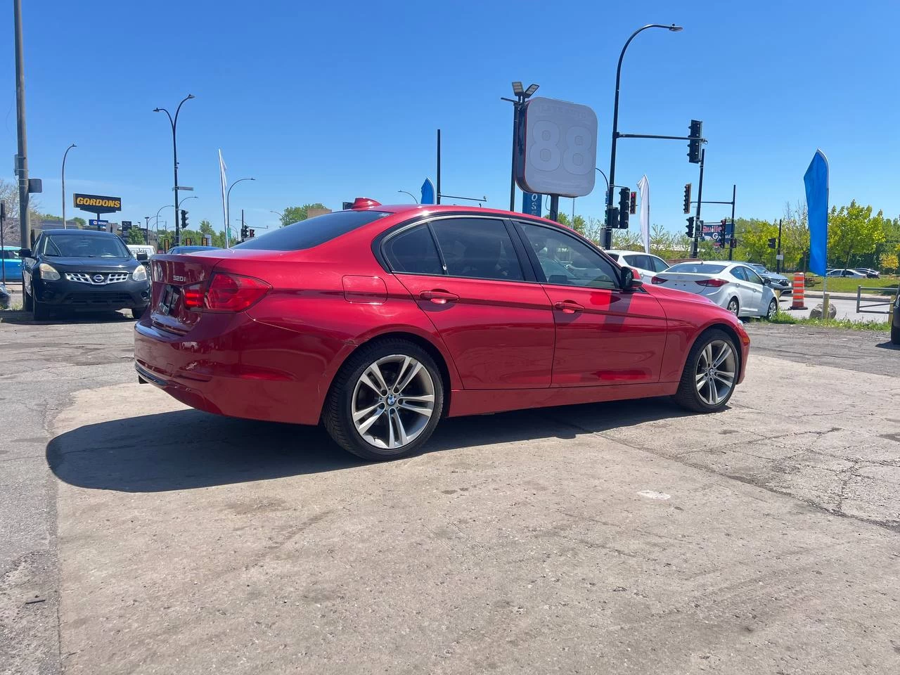 2014 BMW 320i 320i xDrive**AWD**CERTIFIÉ Par La SAAQ**Jamais accidente**TOIT OUVRANT**VOLANT CHAUFFANTS**SIEGES  EN CUIR**SIEGES CHAUFFANTS** Main Image