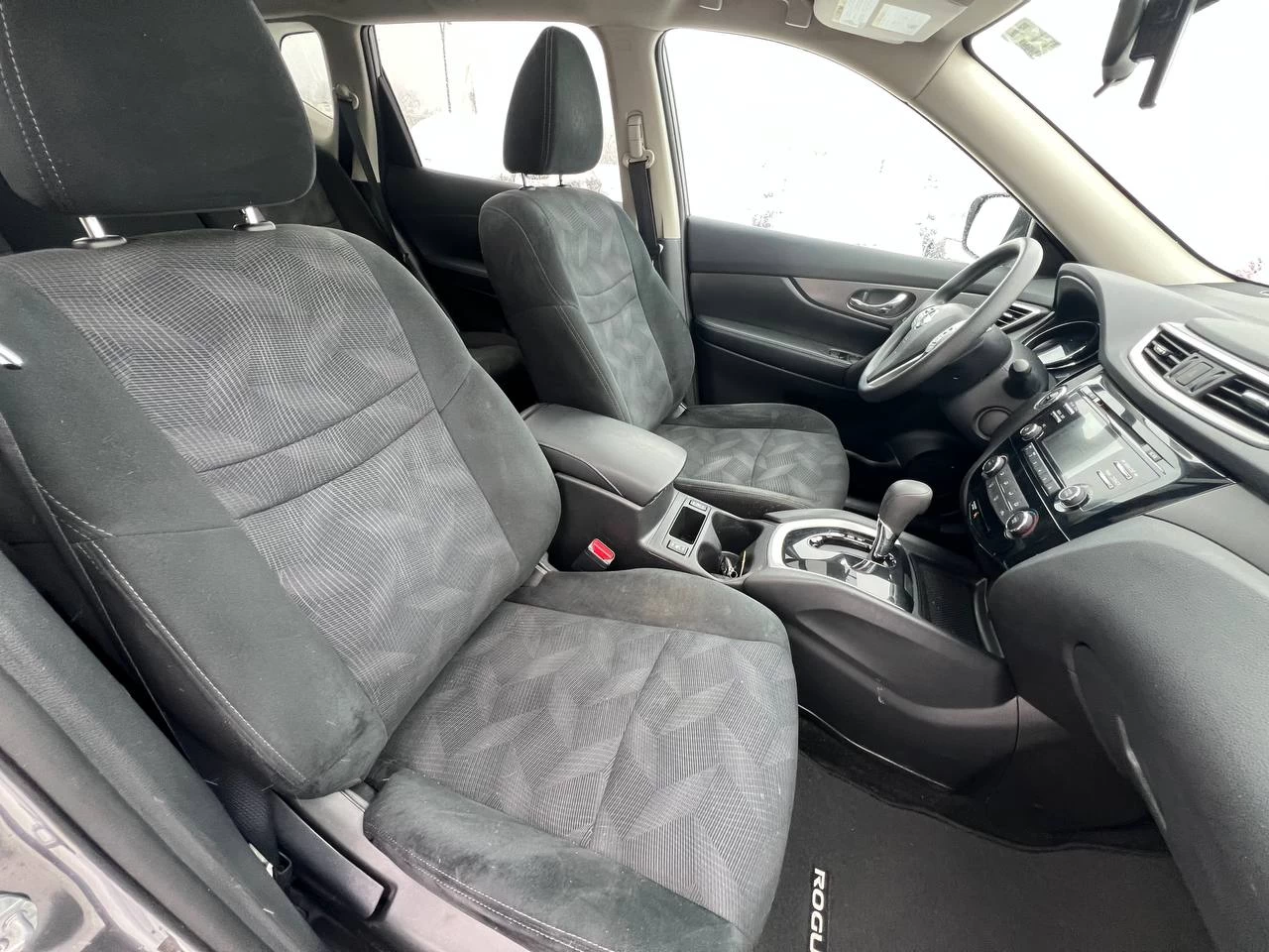 2016 Nissan Rogue SV**AWD**Jamais Accidente**Toit Ouvrant Panoramique**CAMERA DE RECULE**SIEGES CHAUFFNATS**MAGS**Un Proprietaire** Main Image