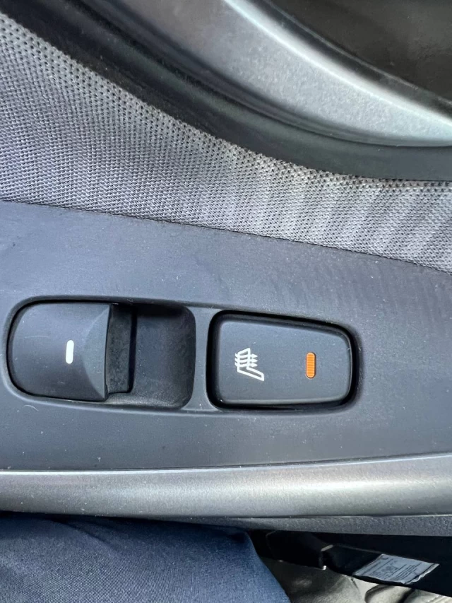Hyundai Elantra GLS**Jamais accidente**Un Propriétaire**Toit Ouvrant**SIEGES CHAUFFANTS**SIEGES CHAUFFANTS ARRIERE**MAGS** 2013