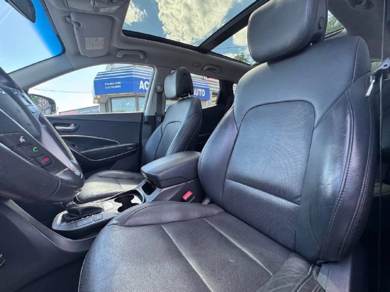2017 Hyundai Santa Fe Sport SE**AWD**SAAQ CERTIFIEE**TOIT OUVRANT PANORAMIQUE**SIEGE EN CUIR**CAMERA DE RECUL**SIEGES CHAUFFNATS AVANT ET ARRIERE**Volant Chauffant**Alerte d'angle Mort**MAGS** Main Image