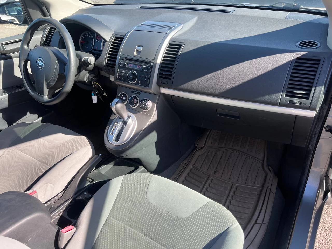 2012 Nissan Sentra 2.0**MAGS** Main Image