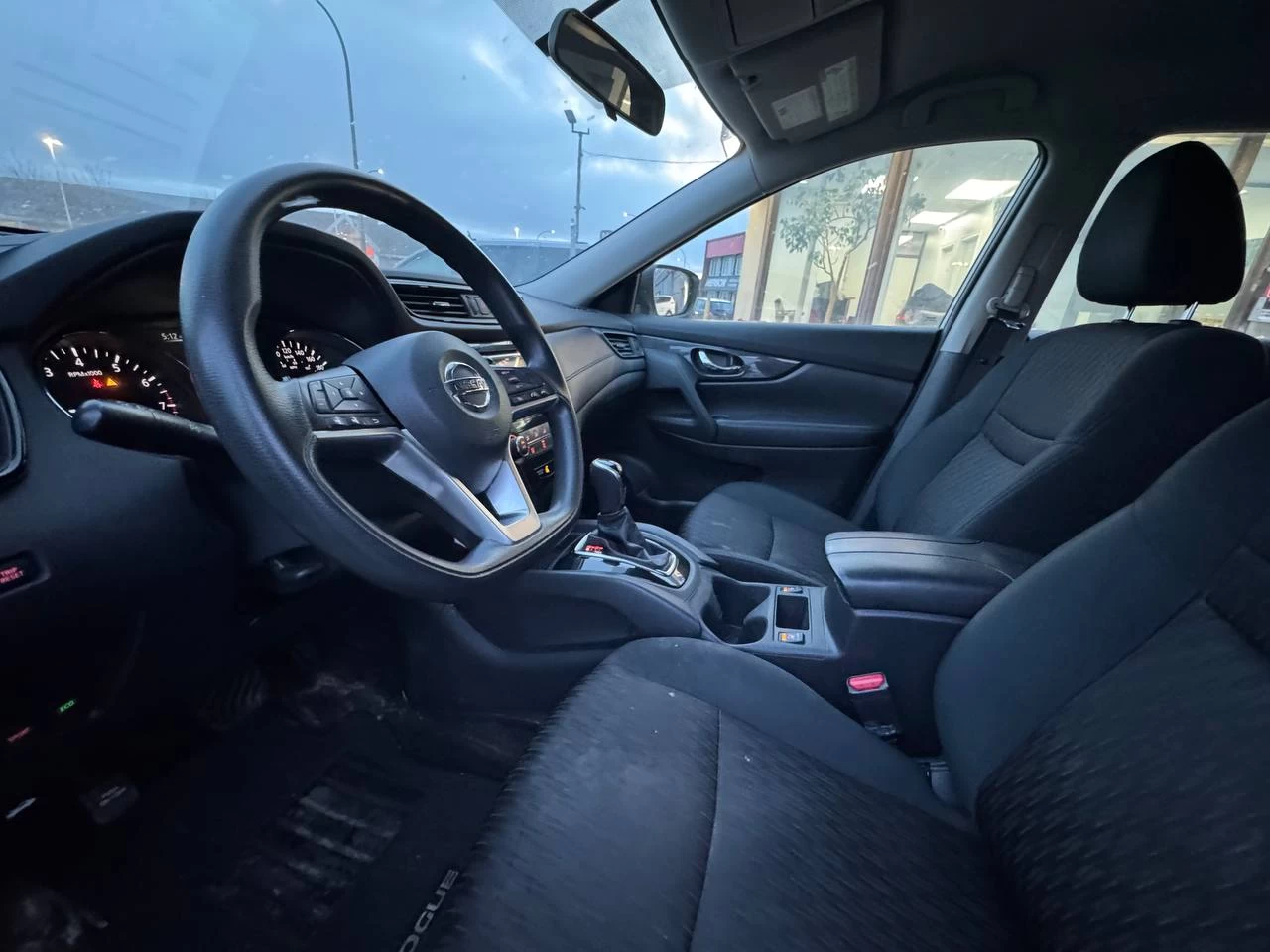 2017 Nissan Rogue SV**Jamais Accidente**CAMERA DE RECULE**SIEGES CHAUFFNATS** Main Image