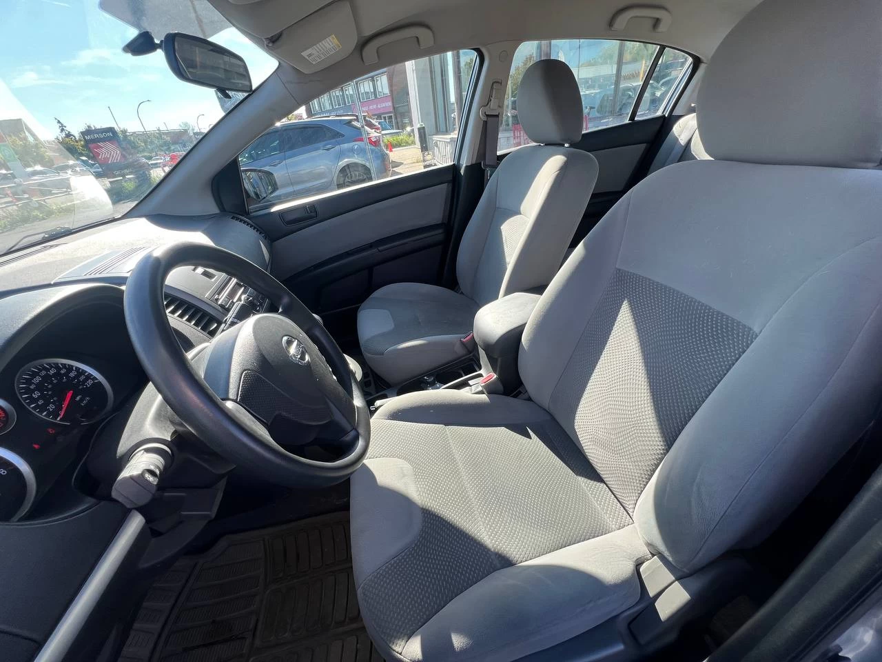 2012 Nissan Sentra 2.0**MAGS** Main Image