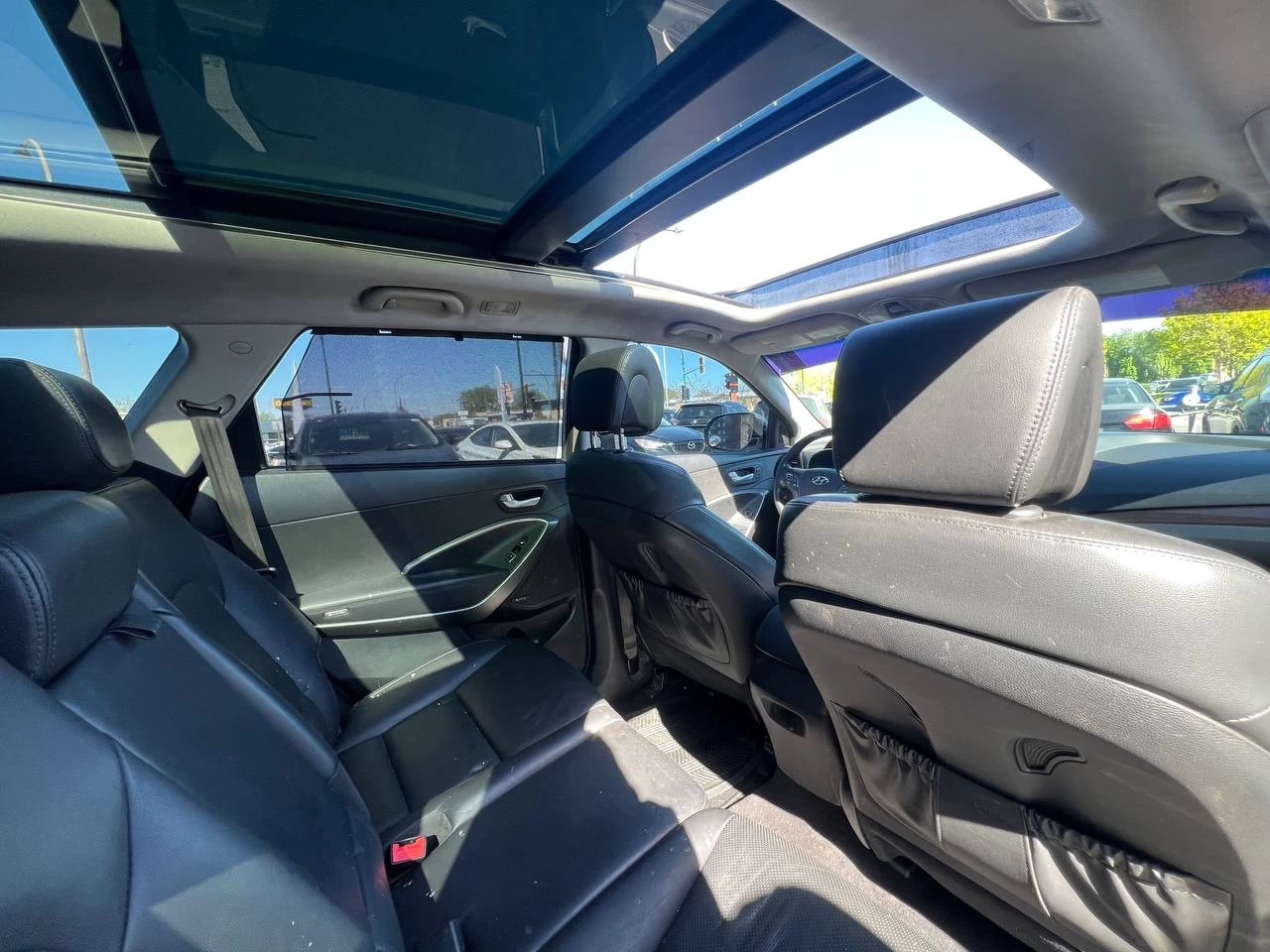 2017 Hyundai Santa Fe XL Limited XL**7 PASSAGERS**JAMAIS ACCIDENTEE**SAAQ CERTIFIEE**AWD**TOIT PANORAMIQUE**CAMERA DE RECUL**VOLANT CHAUFFANT**SIEGES CHAUFFANTS** Image principale