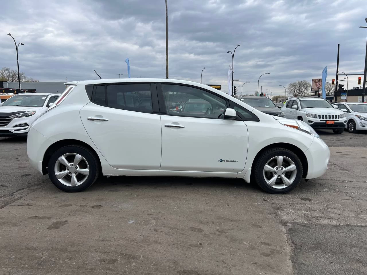 2015 Nissan LEAF SV**Jamais Accidentee**CAMERA DE RECUL**SIEGES CHAUFFANTS EN AVANT ET ARRIERE**VOLANT CHAUFFANTS Image principale