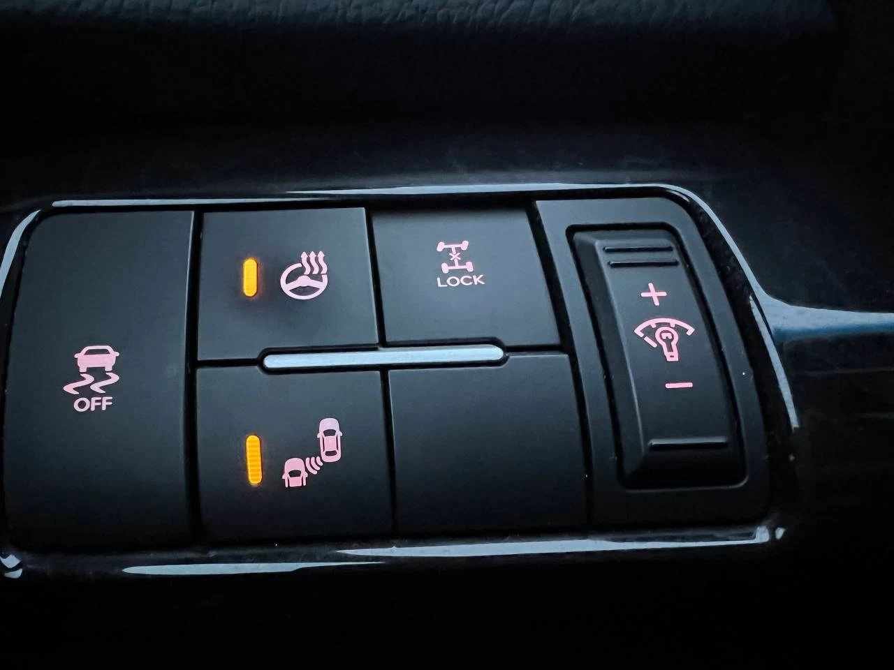 2014 Kia Sorento SX**JAMAIS ACCIDENTEE**AWD**TOIT OUVRANT PANAROMIQUE**CAMERA DE RECULE**NAVI**SIEGES EN CUIR**SIEGES CHAUFFANTS AVANT ET ARRIERE**SiÈge VentilÉ**VOLANT CHAUFFANT**Alerte d’angle mort** Main Image