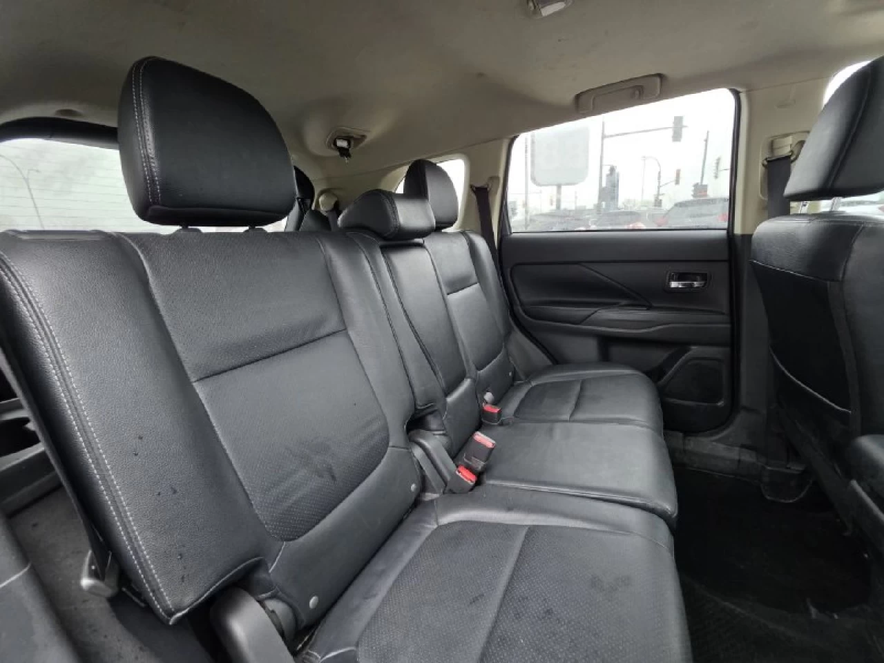 2015 Mitsubishi Outlander **GT**JAMAIS ACCIDENTEE**7 PASSAGERS**CUIR**NAVI**CAMERA DE RECUL**SIEGES CHAIFFANTS**MAGS** Image principale