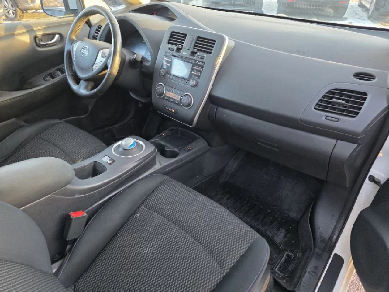 2015 Nissan LEAF SV**JAMAIS ACCIDENTEE**CAMERA DE RECUL**SIEGES CHAUFFANTS** Image principale