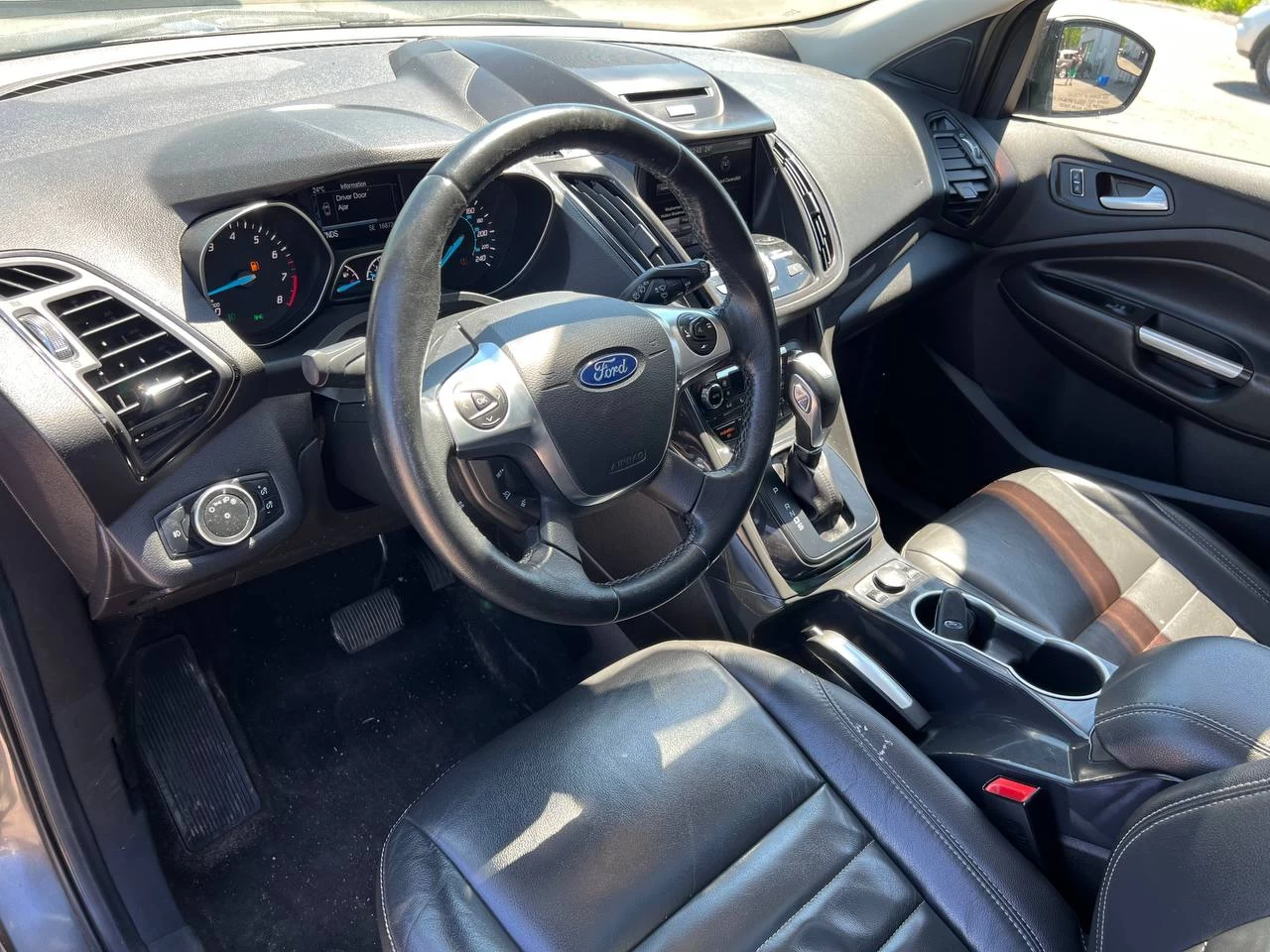 2015 Ford Escape Titanium**AWD** Jamais accidente**Toit Ouvrant**CamÉra de Recul**SIEGES EN CUIR**Navigation**SIEGES CHAUFFANTS**dÉmarrage À distance**MAGS** Image principale