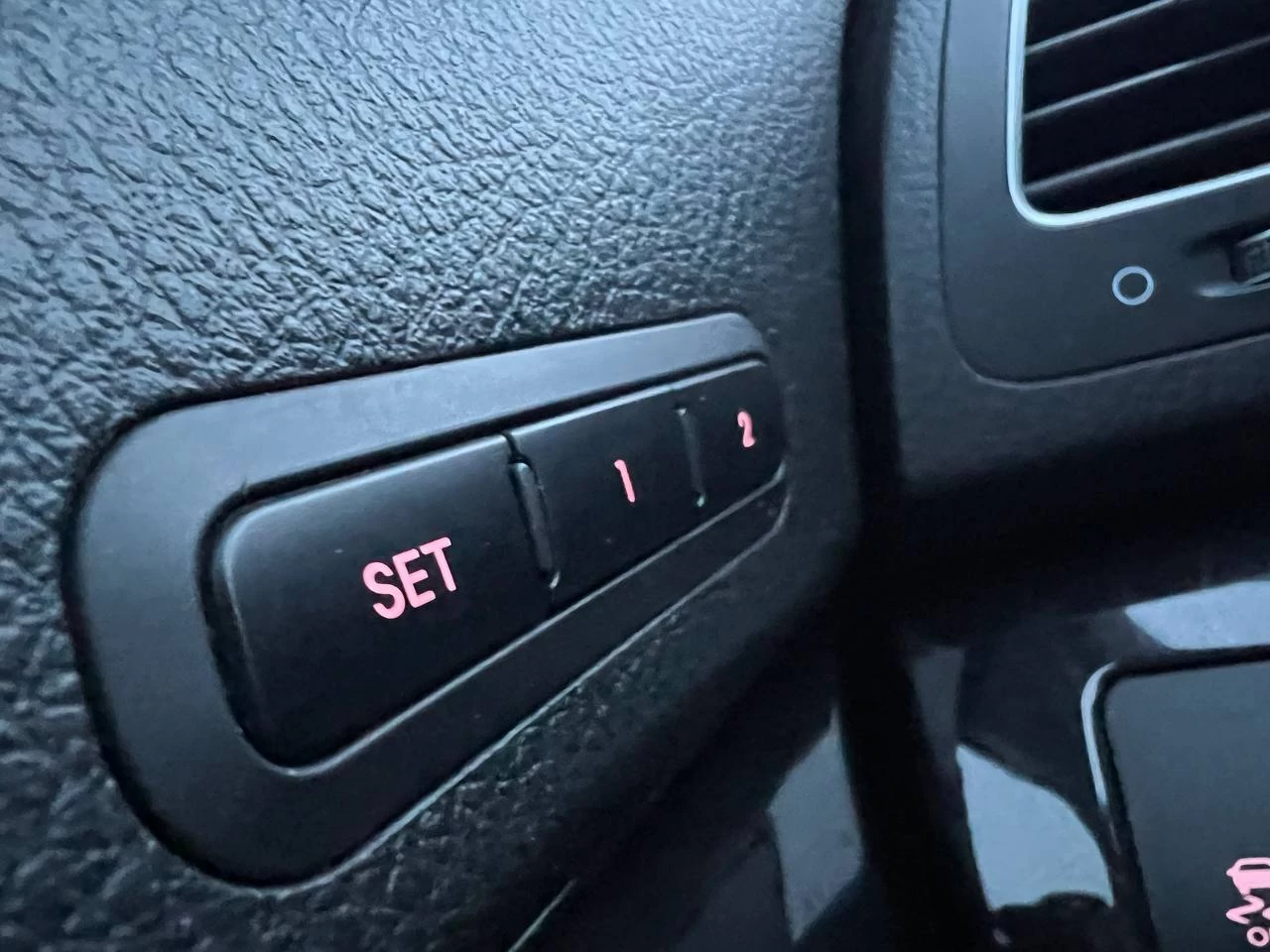 2014 Kia Sorento SX**JAMAIS ACCIDENTEE**AWD**TOIT OUVRANT PANAROMIQUE**CAMERA DE RECULE**NAVI**SIEGES EN CUIR**SIEGES CHAUFFANTS AVANT ET ARRIERE**SiÈge VentilÉ**VOLANT CHAUFFANT**Alerte d’angle mort** Main Image