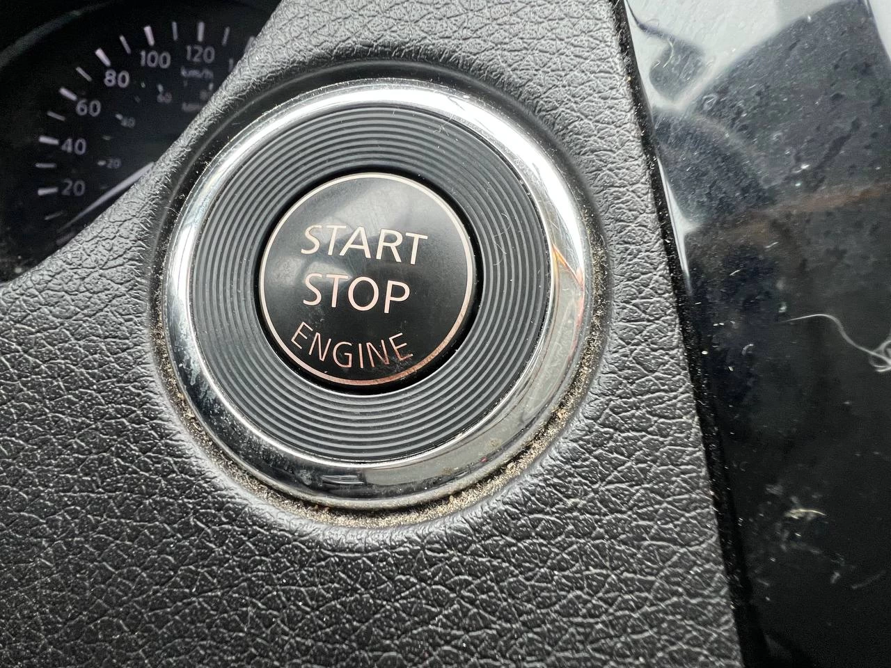 2016 Nissan Rogue SV**AWD**Jamais Accidente**Toit Ouvrant Panoramique**CAMERA DE RECULE**SIEGES CHAUFFNATS**MAGS**Un Proprietaire** Main Image