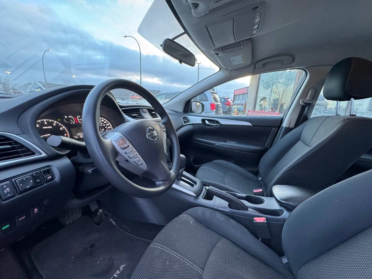 2017 Nissan Sentra S**Jamais accidente** Image principale