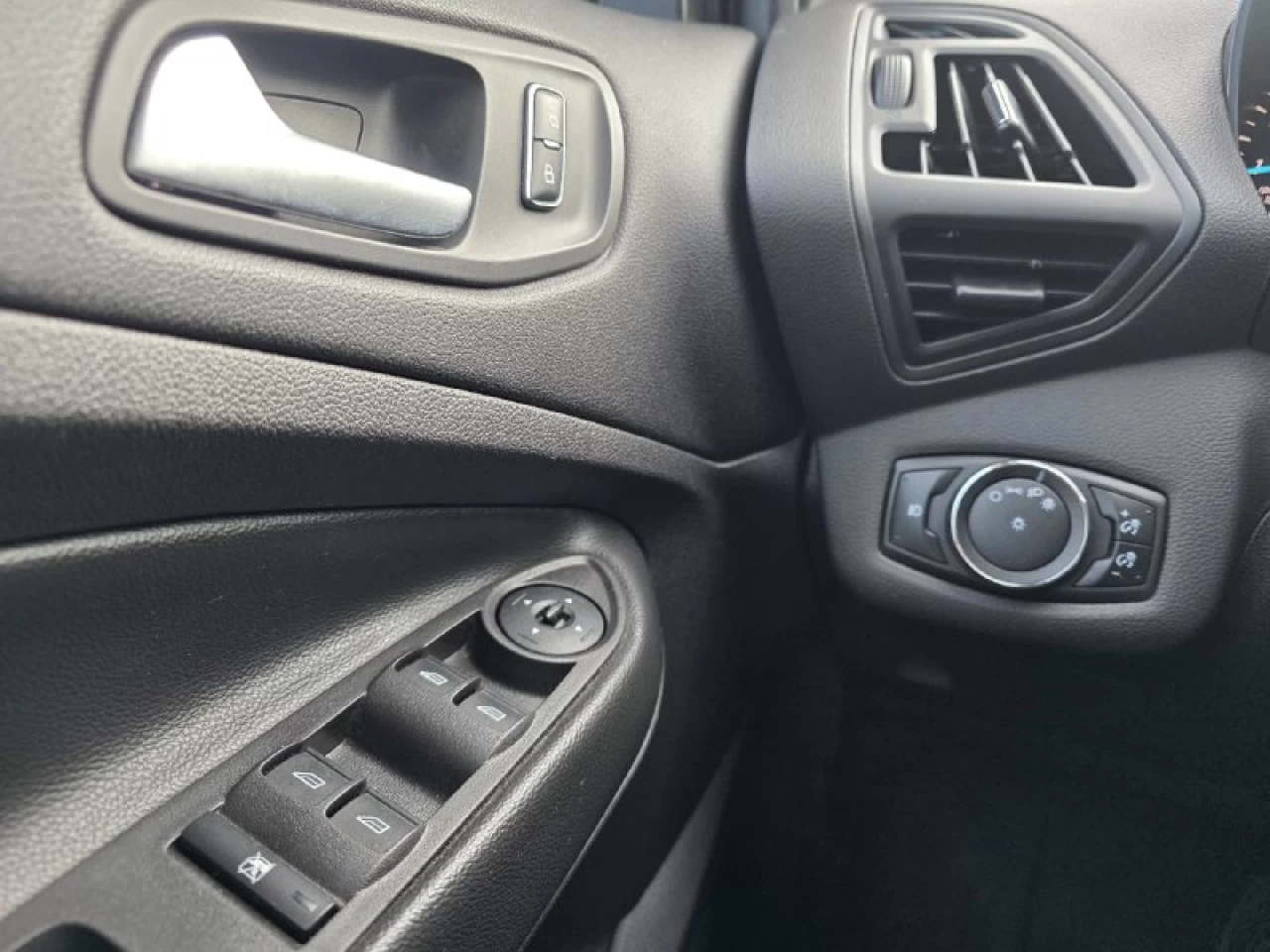 2014 Ford Escape JAMAIS ACCIDENTEE**AWD**NAVIGATION**CAMERA DE RECUL**SIEGES CHAUFFANTS**MAGS** Financement 1Ère, 2e et 3e chance !! 100% ApprouvÉ Main Image