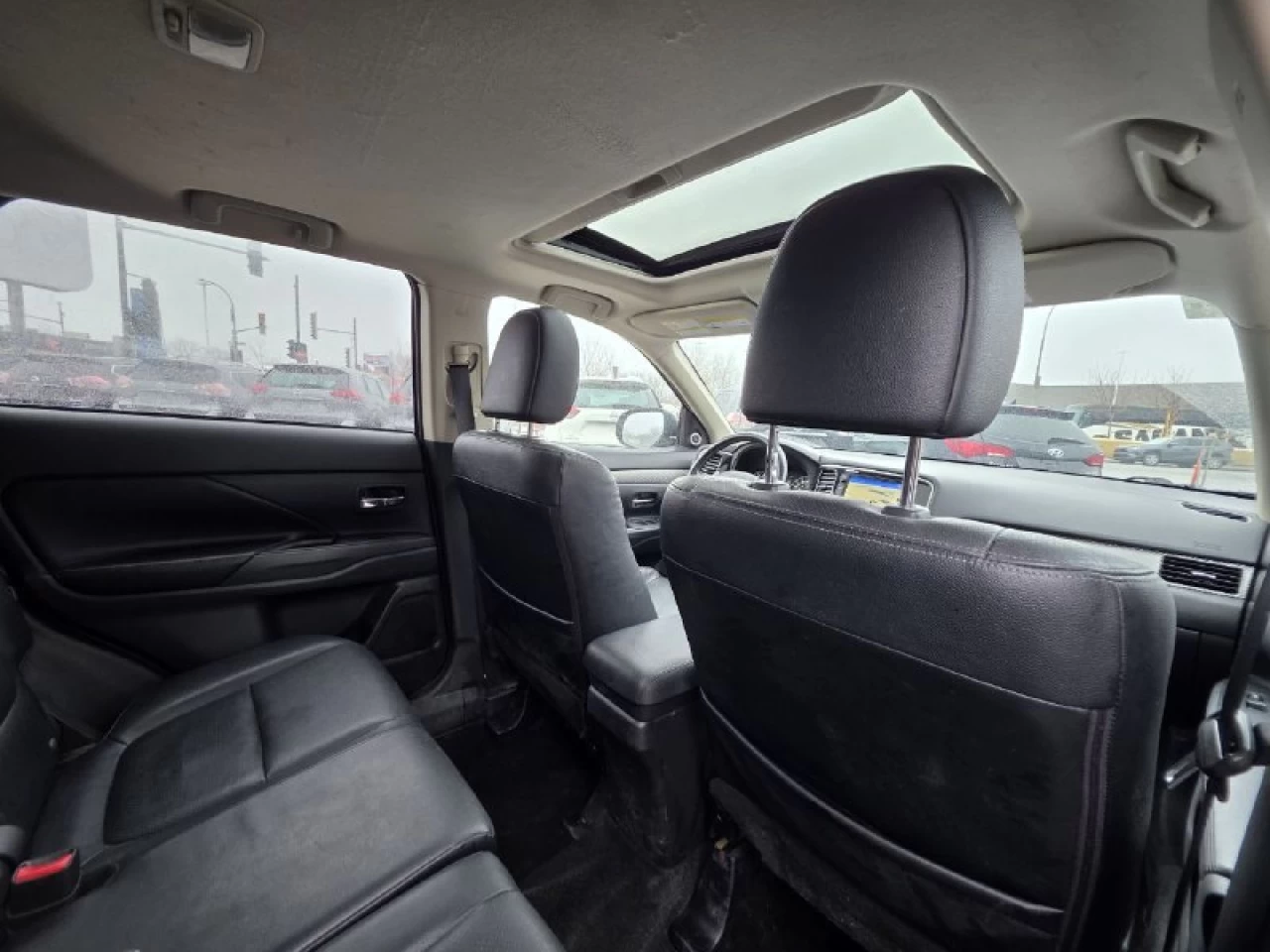 2015 Mitsubishi Outlander **GT**JAMAIS ACCIDENTEE**7 PASSAGERS**CUIR**NAVI**CAMERA DE RECUL**SIEGES CHAIFFANTS**MAGS** Image principale