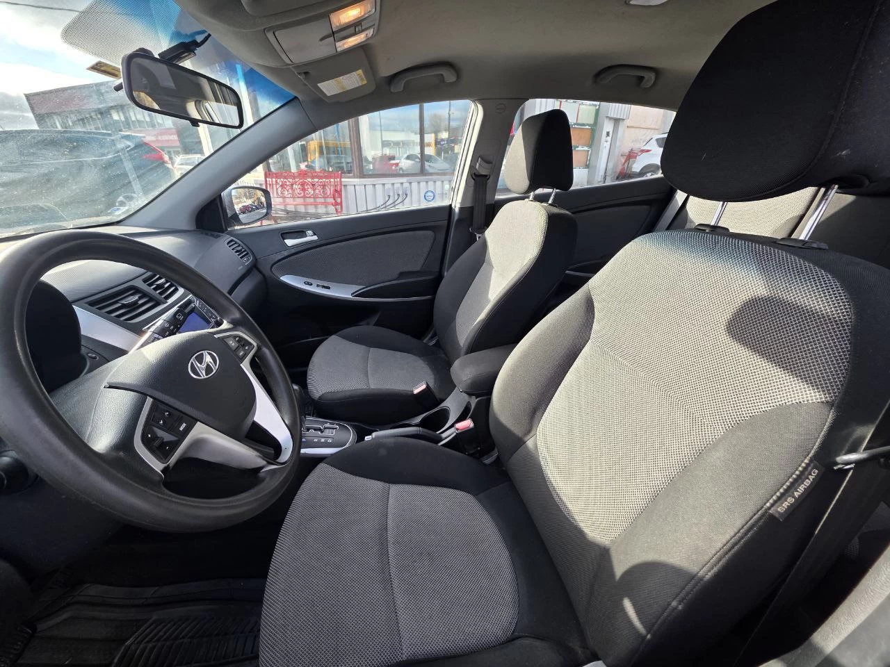 2012 Hyundai Accent GL Image principale