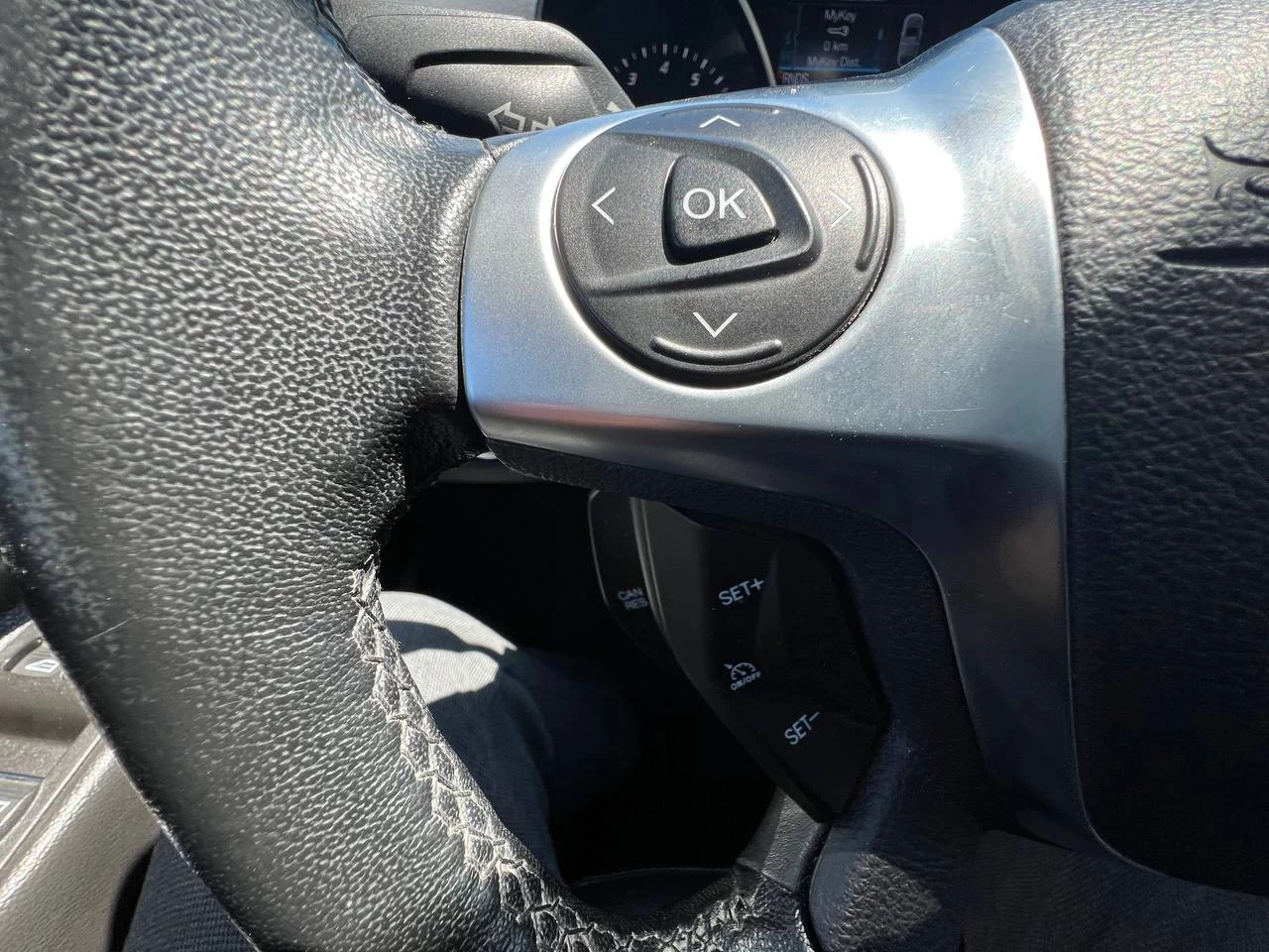 2015 Ford Escape Titanium**AWD** Jamais accidente**Toit Ouvrant**CamÉra de Recul**SIEGES EN CUIR**Navigation**SIEGES CHAUFFANTS**dÉmarrage À distance**MAGS** Image principale