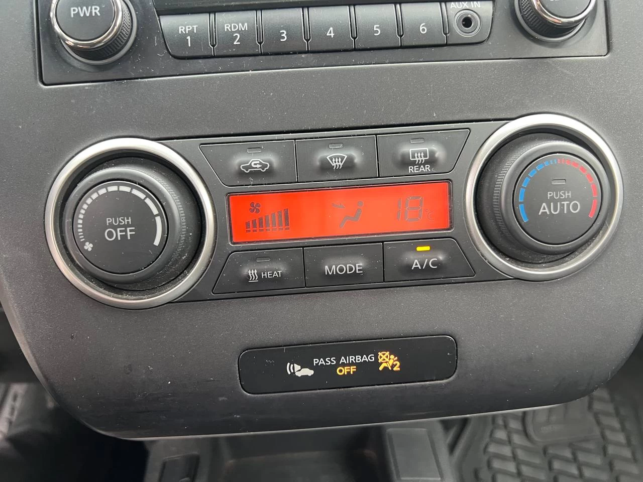 2015 Nissan LEAF SV**Jamais Accidentee**CAMERA DE RECUL**SIEGES CHAUFFANTS EN AVANT ET ARRIERE**VOLANT CHAUFFANTS Image principale