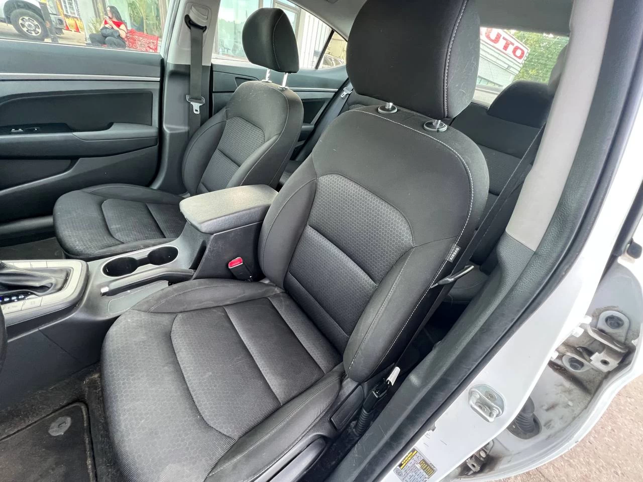 2017 Hyundai Elantra GL**SAAQ CERTIFIEE**CAR PLAY**SIEGES CHAUFFANTS**VOLANT CHAUFFANTS**CAMERA DE RECULE**MAGS**ANGLE MORT** Image principale