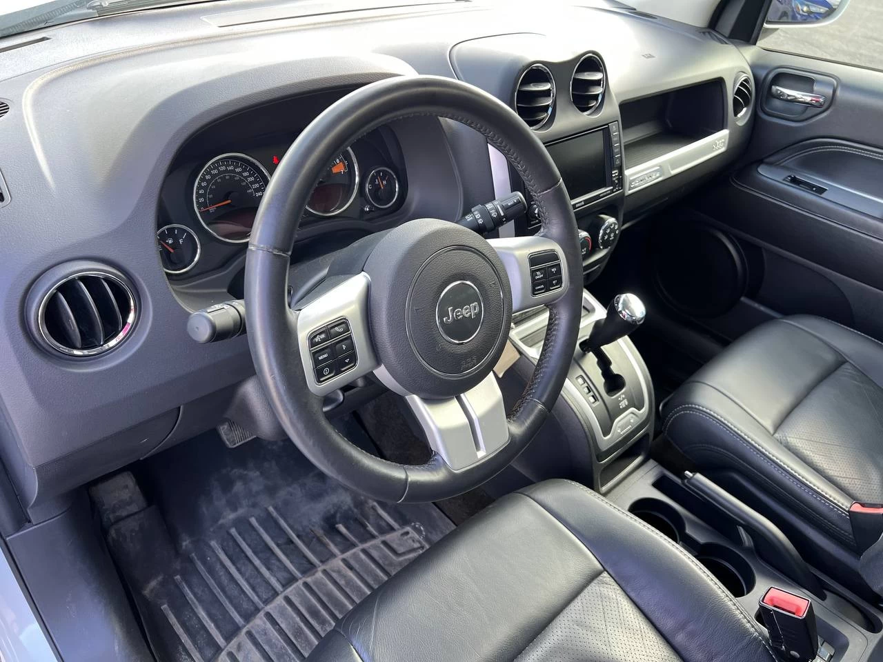 2016 Jeep Compass High Altitude**CERTIFIÉE SAAQ**4X4**Toit Ouvrant**CAMERA DE RECUL**Sieges en Cuir**SIEGES CHAUFFANTS**MAGS**Tres Bien Entretenu** Main Image