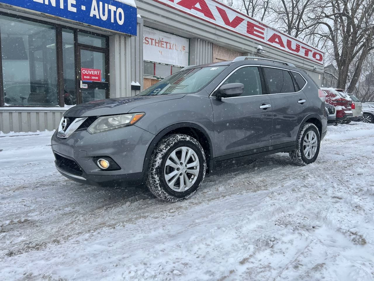2016 Nissan Rogue SV**AWD**Jamais Accidente**Toit Ouvrant Panoramique**CAMERA DE RECULE**SIEGES CHAUFFNATS**MAGS**Un Proprietaire** Main Image