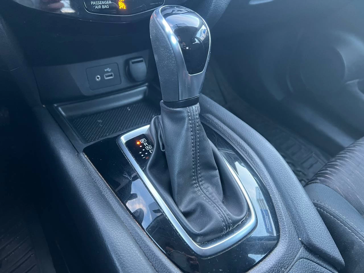 2018 Nissan Rogue S**CAMERA DE RECUL**SIEGES CHAUFFANTS**Alerte d’angle mort** Image principale