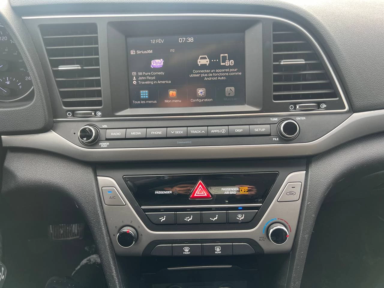 2017 Hyundai Elantra GL**CAR PLAY**CAMERA DE RECULE**SIEGES CHAUFFANTS**VOLANT CHAUFFANTS**ANGLE MORT**MAGS** Image principale