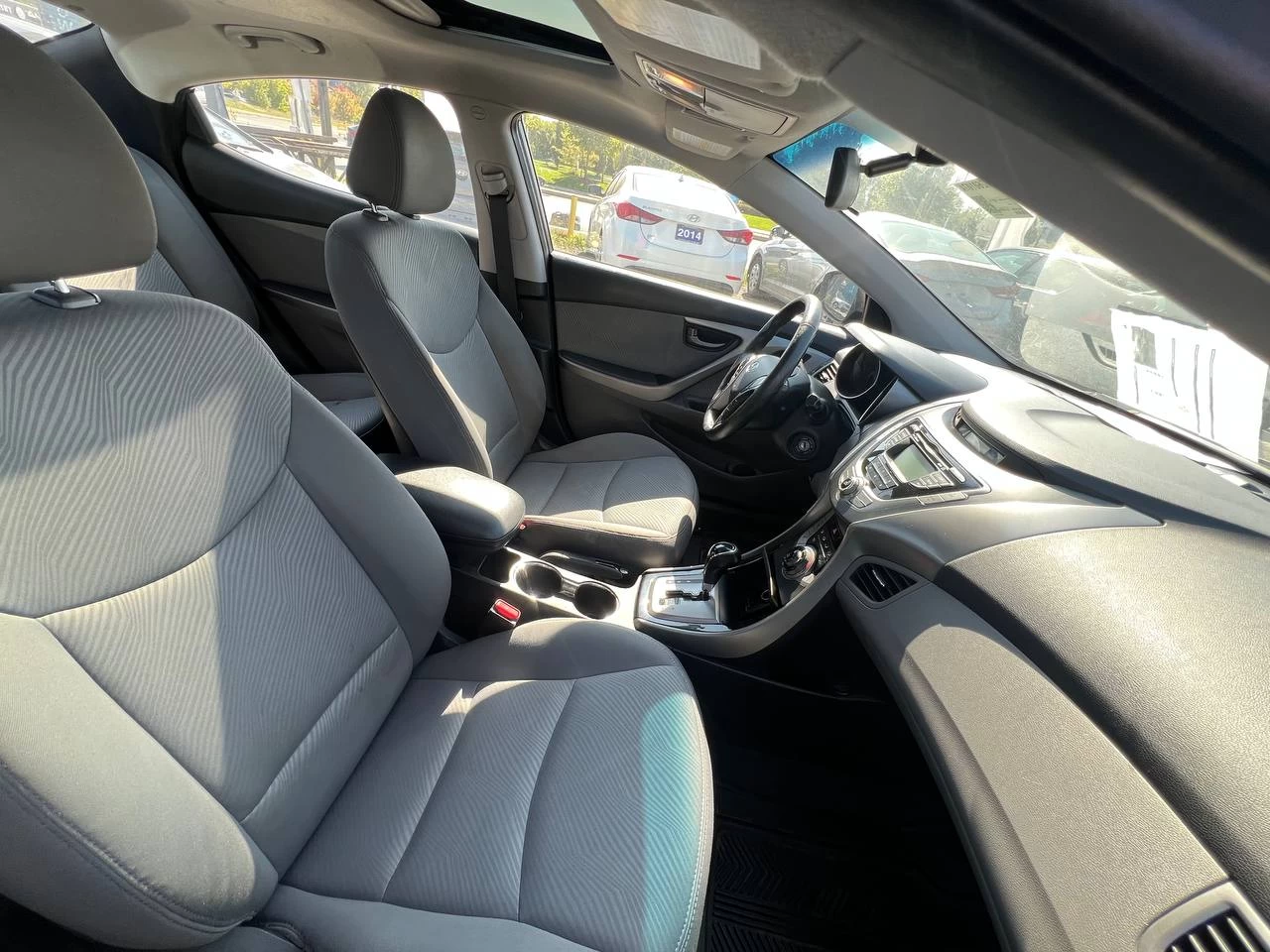 2013 Hyundai Elantra GLS**Toit Ouvrant**SIEGES CHAUFFANTS**SIEGES CHAUFFANTS ARRIERE**MAGS** Image principale