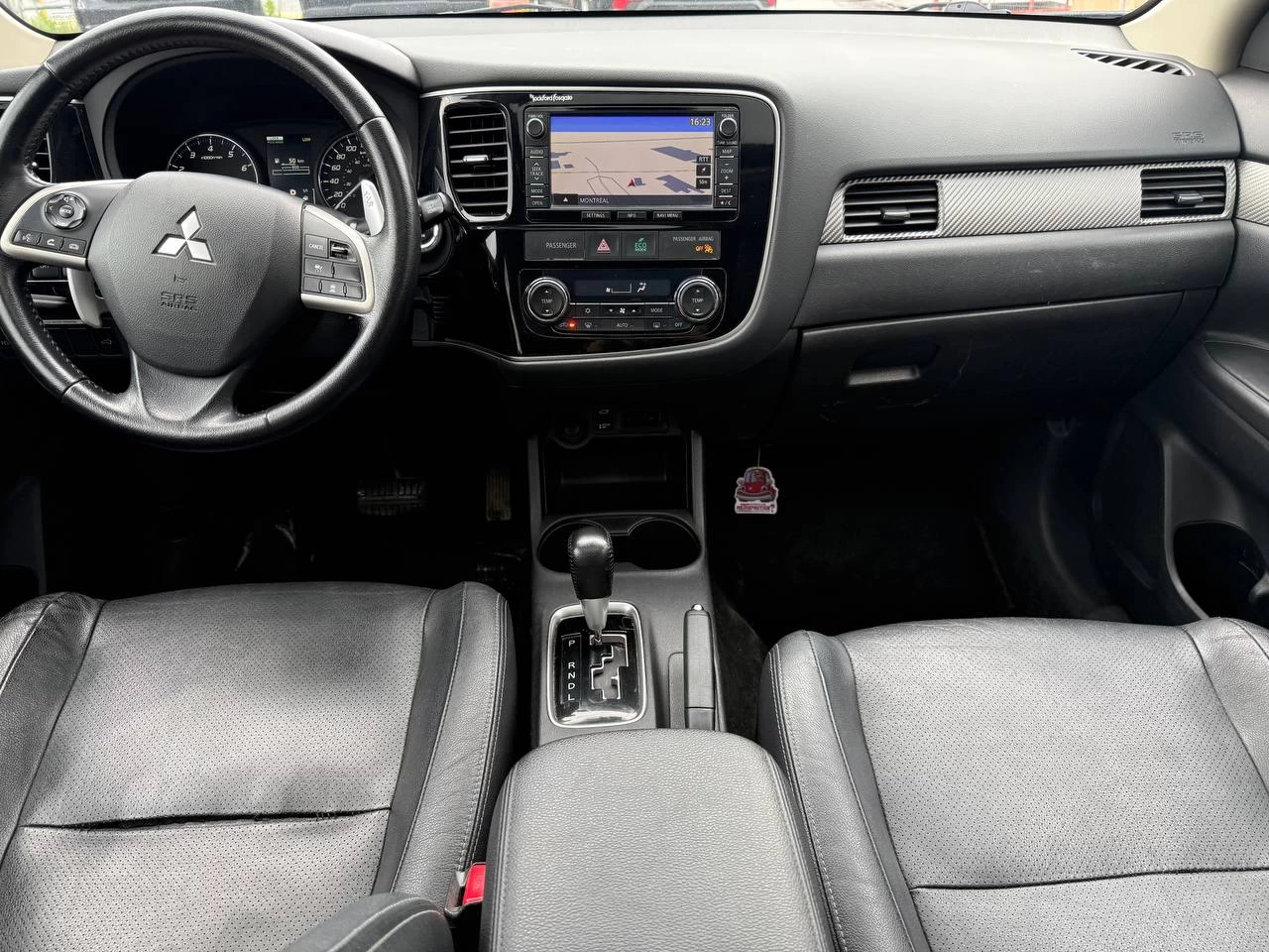 2015 Mitsubishi Outlander **GT**JAMAIS ACCIDENTEE**7 PASSAGERS**CUIR**NAVI**CAMERA DE RECUL**SIEGES CHAIFFANTS**MAGS** Image principale