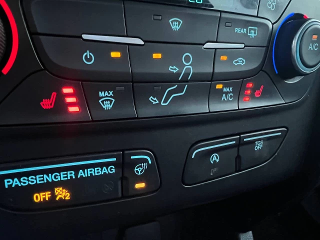 Ford Escape Titanium**AWD**JAMAIS ACCIDENTEE**SAAQ CERTIFIEE**Toit Ouvrant Panoramique**ANGLE MORT**Caméra de Recul**SIEGES EN CUIR**Navigation**SIEGES CHAUFFANTS**VOLANT CHAUFFANT**démarrage à distance**MAGS** 2017