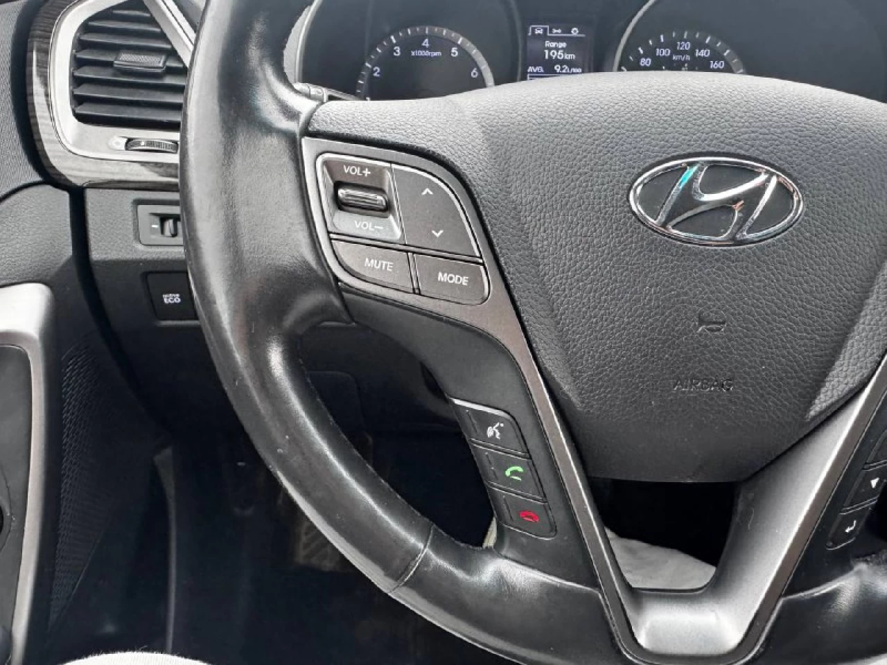 2014 Hyundai Santa Fe Sport Premium**Jamais Accidente**SIEGES CHAUFFNATS AVANT ET ARRIERE**VOLANT CHAUFFNATS**Financement 1Ère, 2e et 3e chance !! 100% ApprouvÉ Image principale