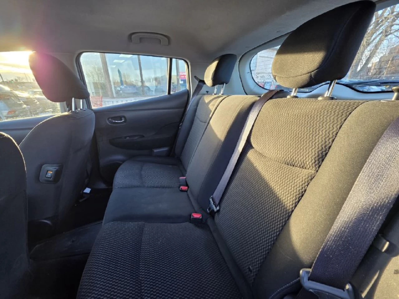 2015 Nissan LEAF SV**JAMAIS ACCIDENTEE**CAMERA DE RECUL**SIEGES CHAUFFANTS** Image principale