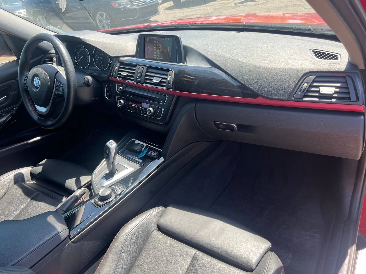 2014 BMW 320i 320i xDrive**AWD**CERTIFIÉ Par La SAAQ**Jamais accidente**TOIT OUVRANT**VOLANT CHAUFFANTS**SIEGES  EN CUIR**SIEGES CHAUFFANTS** Main Image