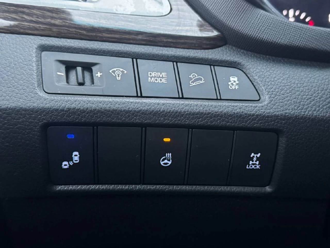 2017 Hyundai Santa Fe Sport Limited**AWD**Jamais Accidente**SAAQ CERTIFIEE**TOIT OUVRANT PANORAMIQUE**SIEGE EN CUIR**CAMERA DE RECUL**SIEGES CHAUFFNATS AVANT ET ARRIERE**Siege Ventile**Volant Chauffant**Navigation**Alerte d'angle Mort**MAGS** Main Image