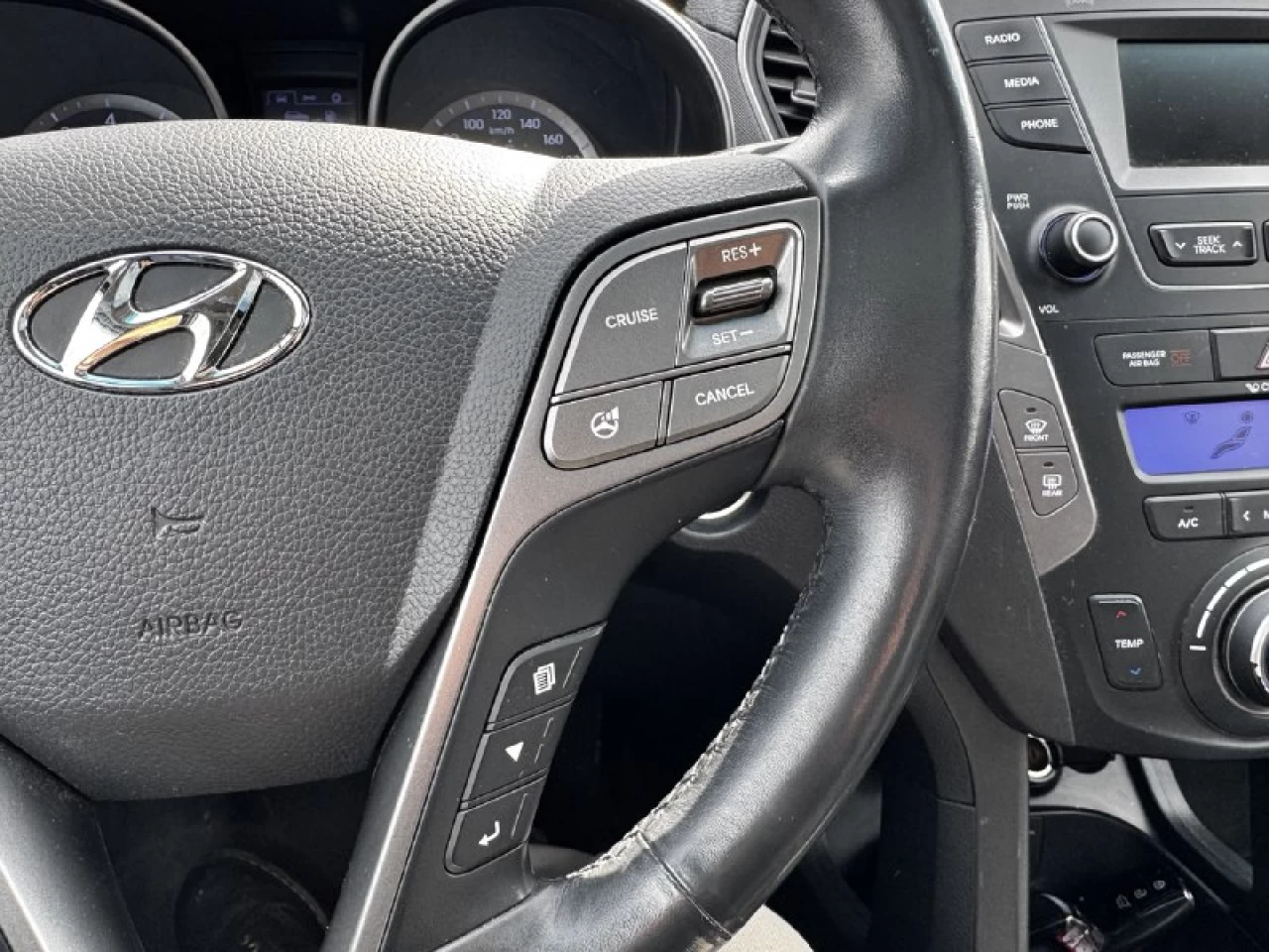 2016 Hyundai Santa Fe XL Luxury**6 PASSAGERS**Toit Ouvrant**CamÉra de Recul**SIEGES EN CUIR**Volant Chauffant**SIEGES CHAUFFANTS** Image principale