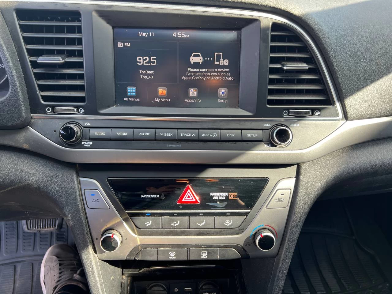 2017 Hyundai Elantra GL**SAAQ Certifie**CAR PLAY**CAMERA DE RECULE**SIEGES CHAUFFANTS**VOLANT CHAUFFANTS**ANGLE MORT**MAGS** Image principale