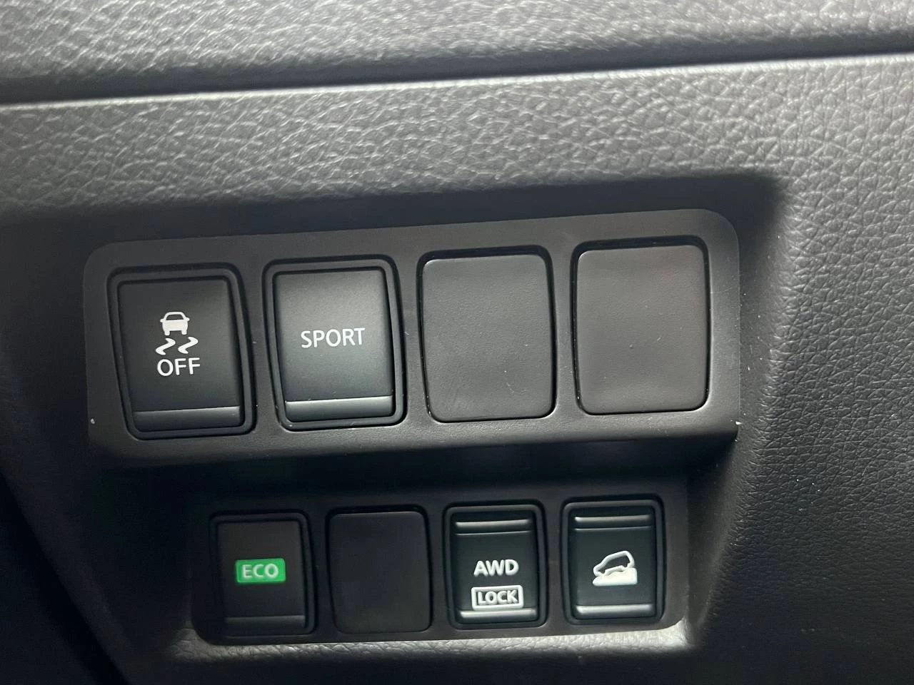 2016 Nissan Rogue SV**AWD**Toit Ouvrant Panoramique**CAMERA DE RECULE**SIEGES CHAUFFNATS**MAGS** Image principale