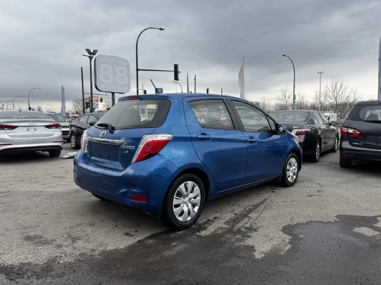 2012 Toyota Yaris LE**BAS KILOMETRAGE** Image principale