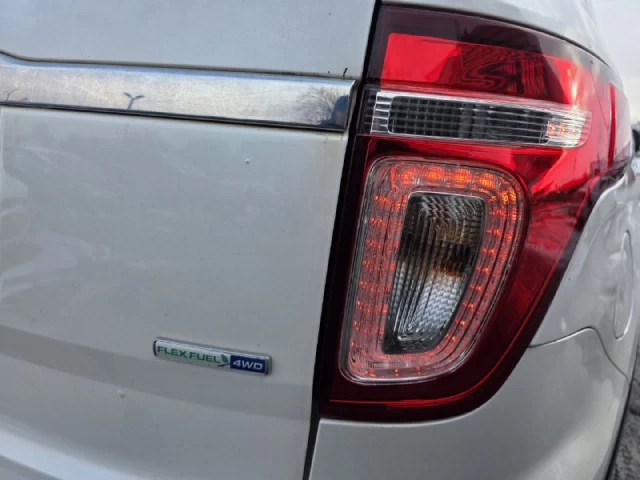 Ford Explorer **LIMITEE**JAMAIS ACCIDENTEE**NAVI**7 PASSAGERS**CUIR**TOIT PANO**CAMERA DE RECUL**MAGS**TOUTE EQUIPEE** 2014