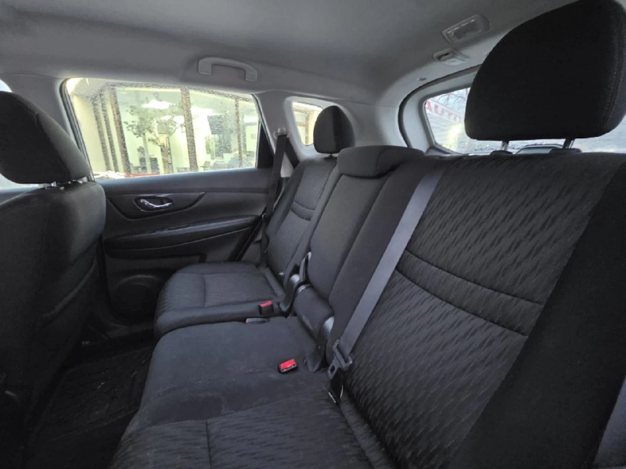 2017 Nissan Rogue S**AWD**CAMERA DE RECULE**SIEGES CHAUFFANTS** Image principale