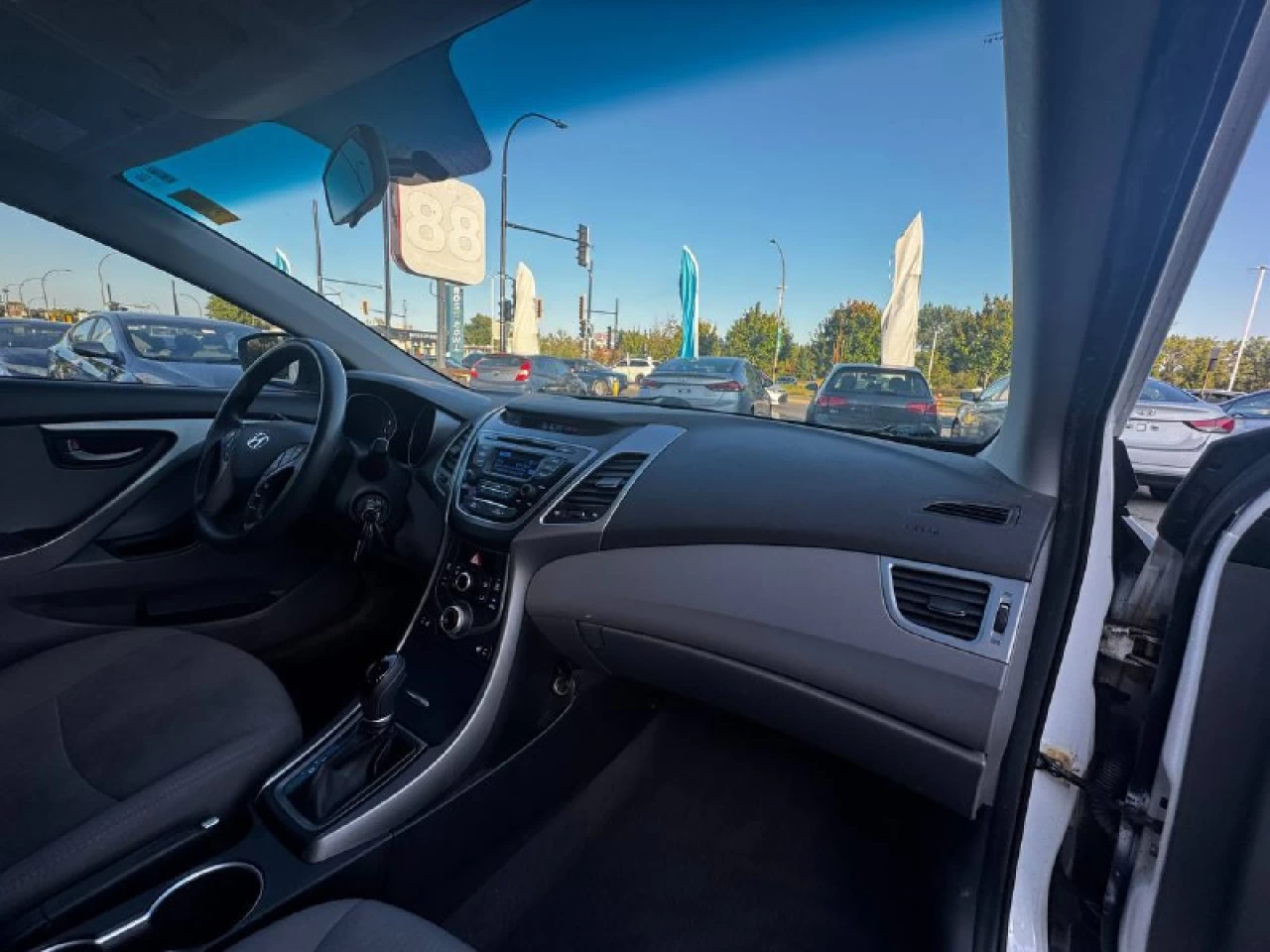 2014 Hyundai Elantra GL**SAAQ CERTIFIEE**SIEGES CHAUFFNATS**BLUETOOTH**BAS KILOMETRAGE** Image principale