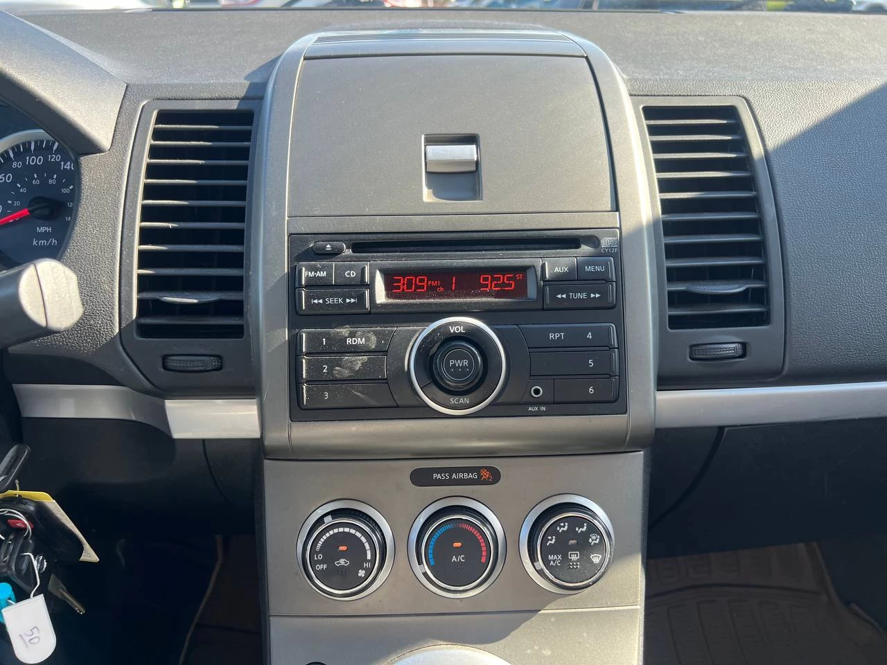 2012 Nissan Sentra 2.0**MAGS** Main Image
