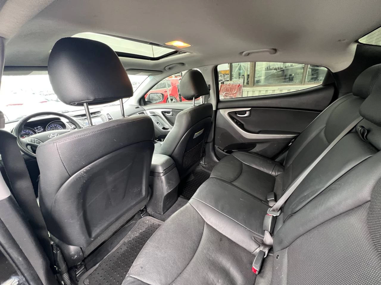 2015 Hyundai Elantra Limited**SAAQ CERTIFIEE**Toit Ouvrant**CamÉra de Recul**SIEGES EN CUIR**Navigation**SIEGES CHAUFFANTS Avant et ArriÈre**DÉmarrage À distance**MAGS** Image principale