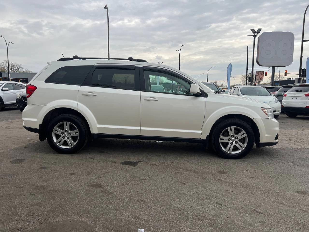 2017 Dodge Journey SXT**TOIT OUVRANT**CAMERA DE RECUL**SIEGES CHAUFFNATS**NAVIGATION**MAGS** Image principale