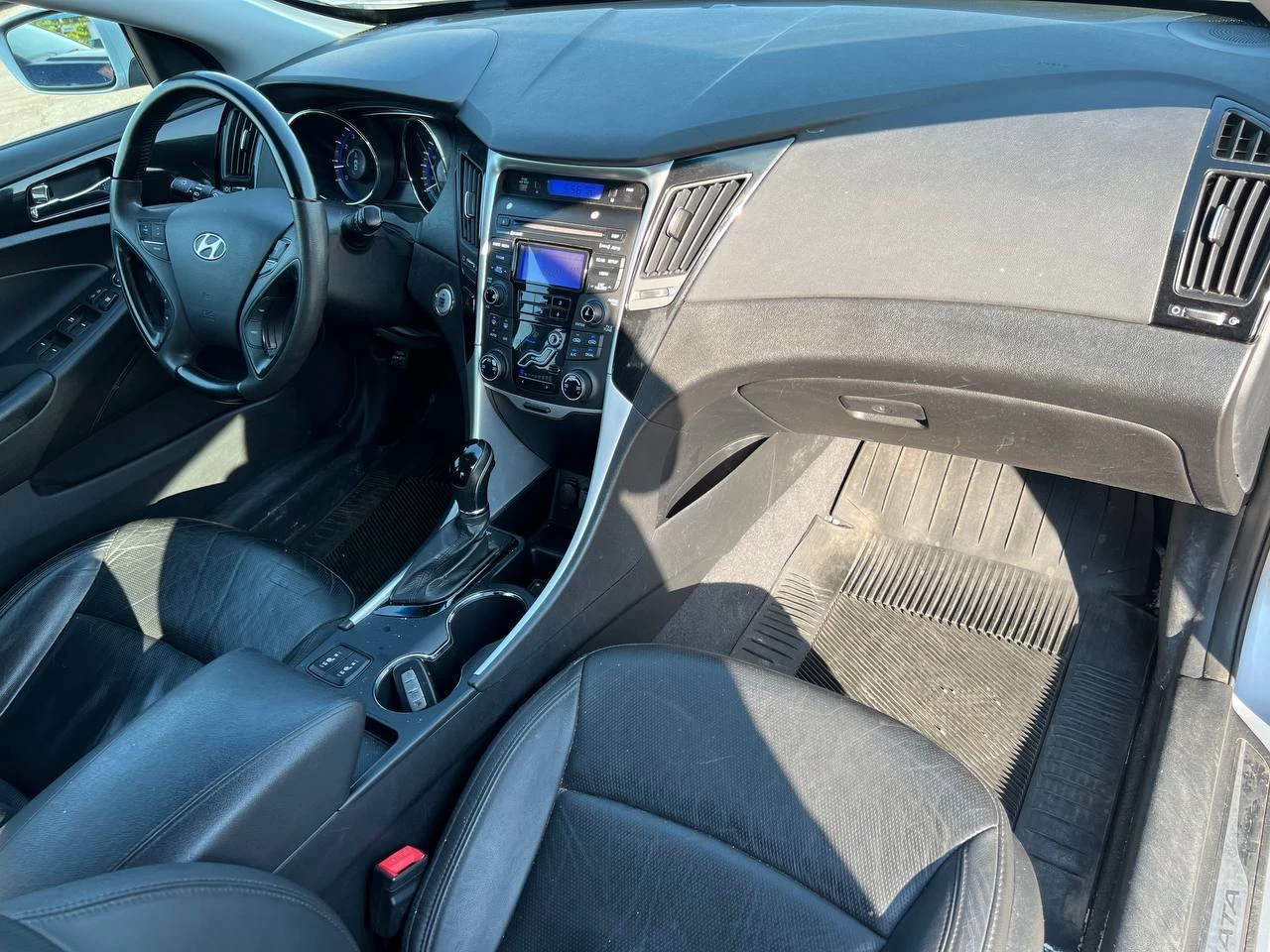 2012 Hyundai Sonata Limited**Jamais Accidente****TOIT OUVRANT PANORAMIQUE**SIEGE EN CUIR**SIEGES CHAUFFANTS**SIEGES CHAUFFANTS ARRIER**MAGS** Main Image